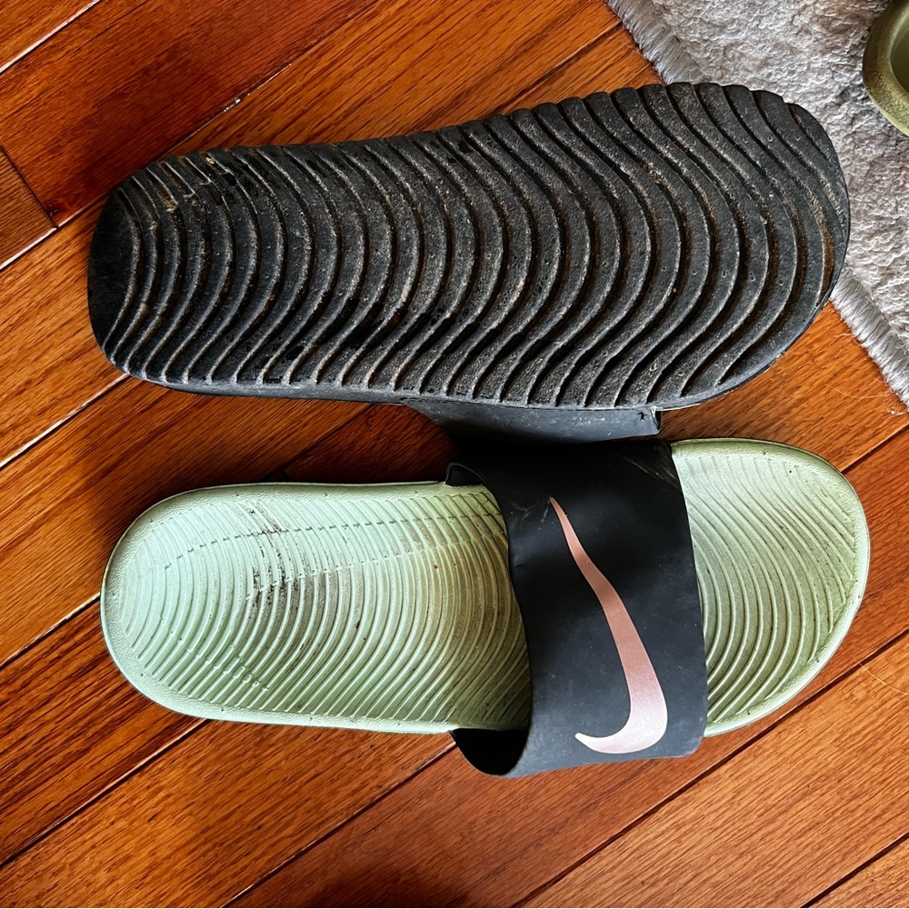 Kids Nike slides